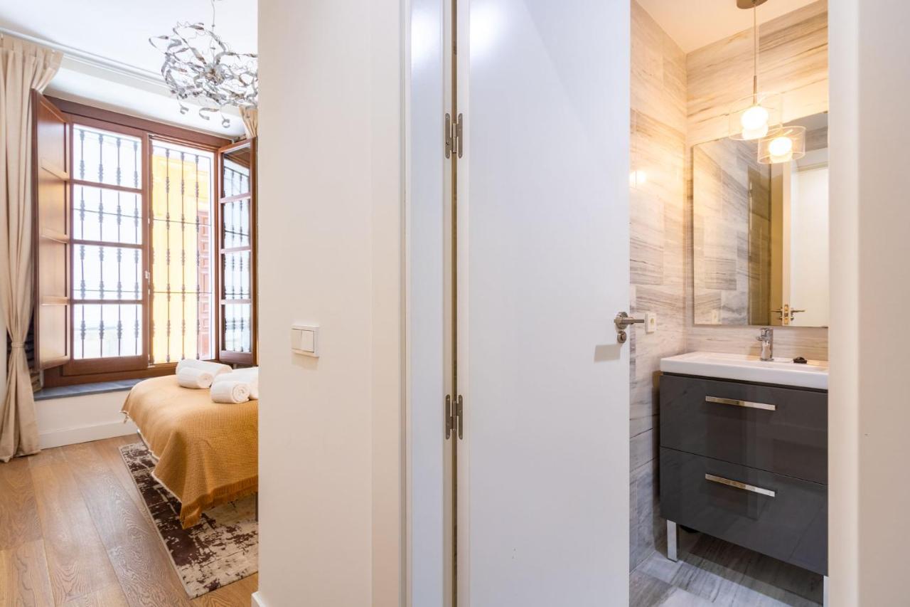Angeles Santa Cruz Deluxe By Valcambre Apartment Севиля Екстериор снимка